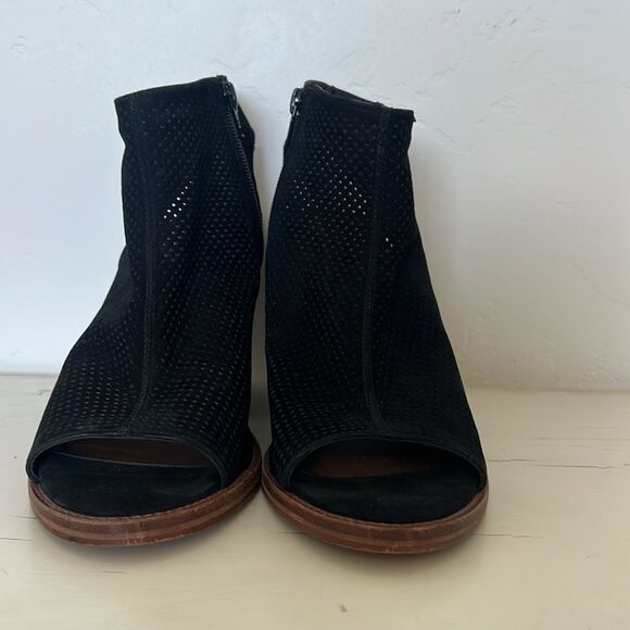 Gianni Bini Maxed Out Perforated Sling Back Open Toe Booties Black Size 9.5 - Picture 2 of 8